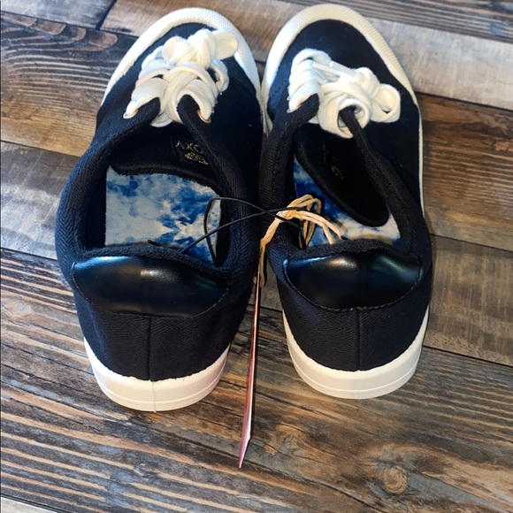 Roxy black and white canvas shoe size 8 - Picture 3 of 4
